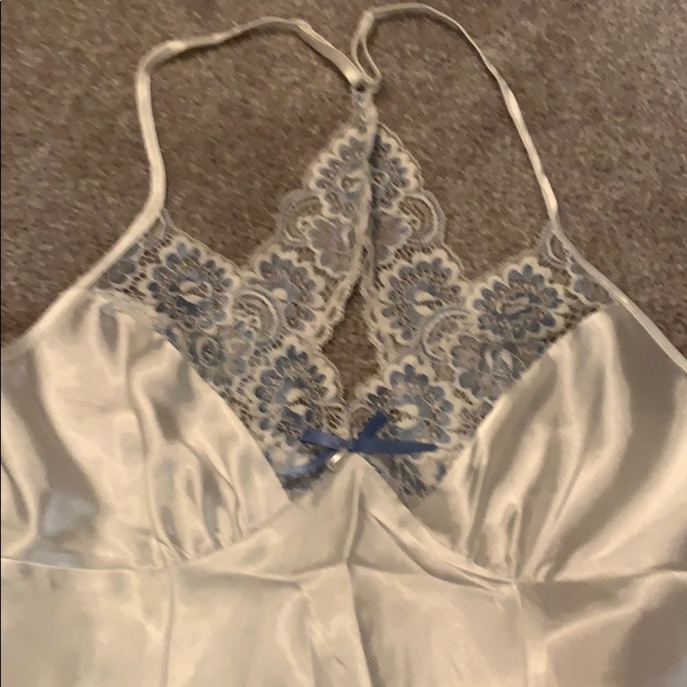 Linea Donatella White and Blue Chemise Set - Picture 4 of 7